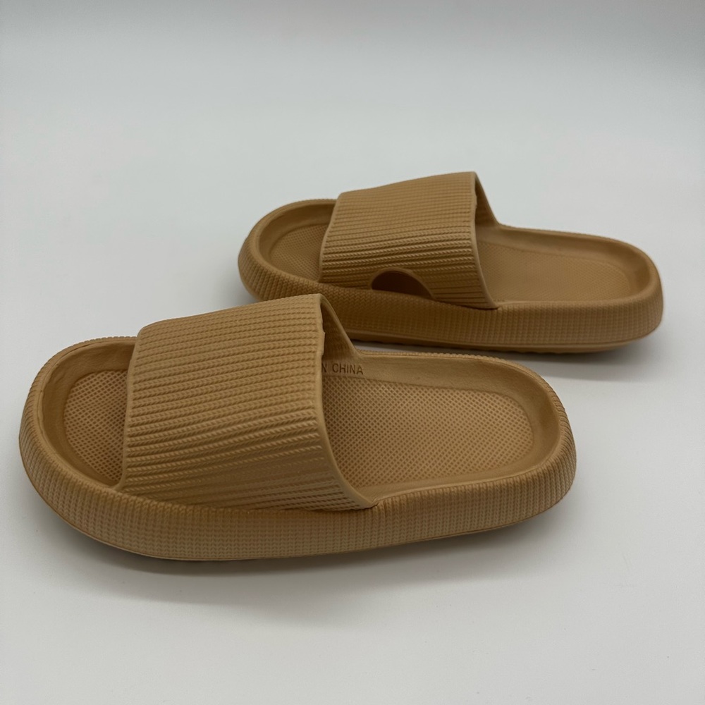 Pillow Slides Slippers Brown Women’s size 6 / 6.5